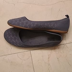 Size 10 gray flats